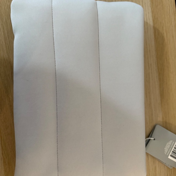 Rhode Makeup Bag (ONLY bag, no products included) - Picture 4 of 5